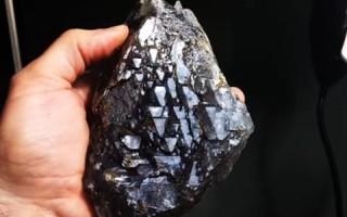 水晶石联盟，探索宝石世界的奇幻之旅