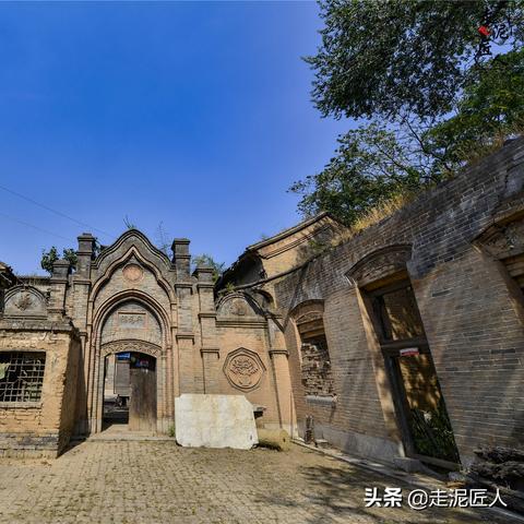 探索历史韵味，古屋广告中的时代印记与文化传承