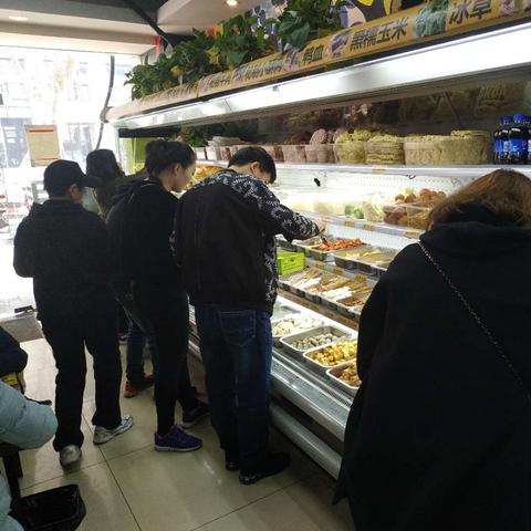 现在网络广告好还是传统广告好？餐饮店应如何选择宣传方式？