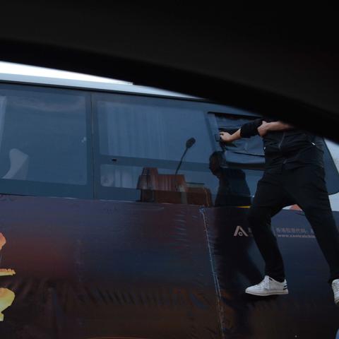 探索超越传统网络广告形式的创新合作策略