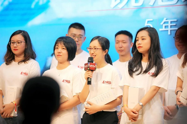 红苹果联盟，重塑教育生态，共筑未来梦想
